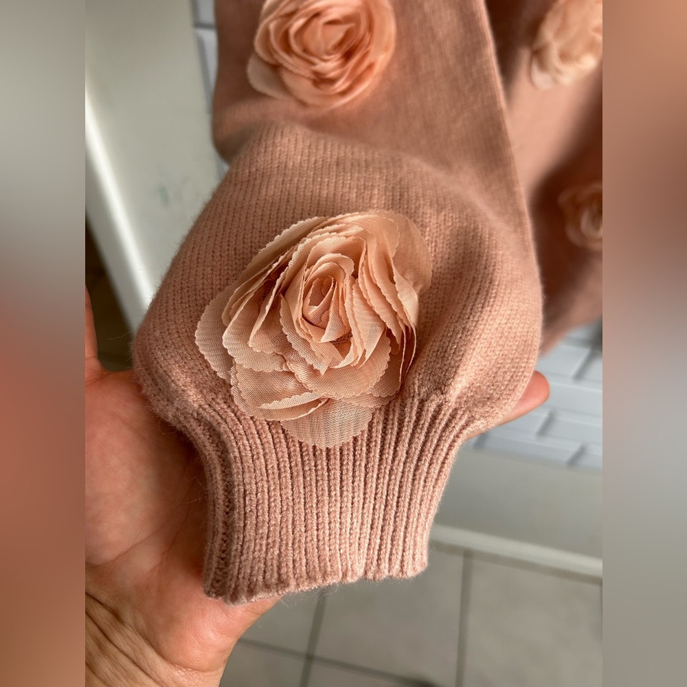 Peach Floral Women's Sweater/ Size L - Picture 4 of 7